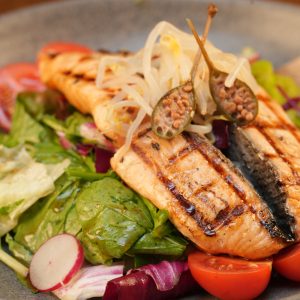 Izgara Somonlu Salata