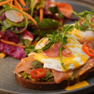 Ekmek Üzeri Füme Somunlu Poşe Yumurta